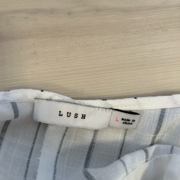 Black and white striped romper. Size large - Picture 4 of 4